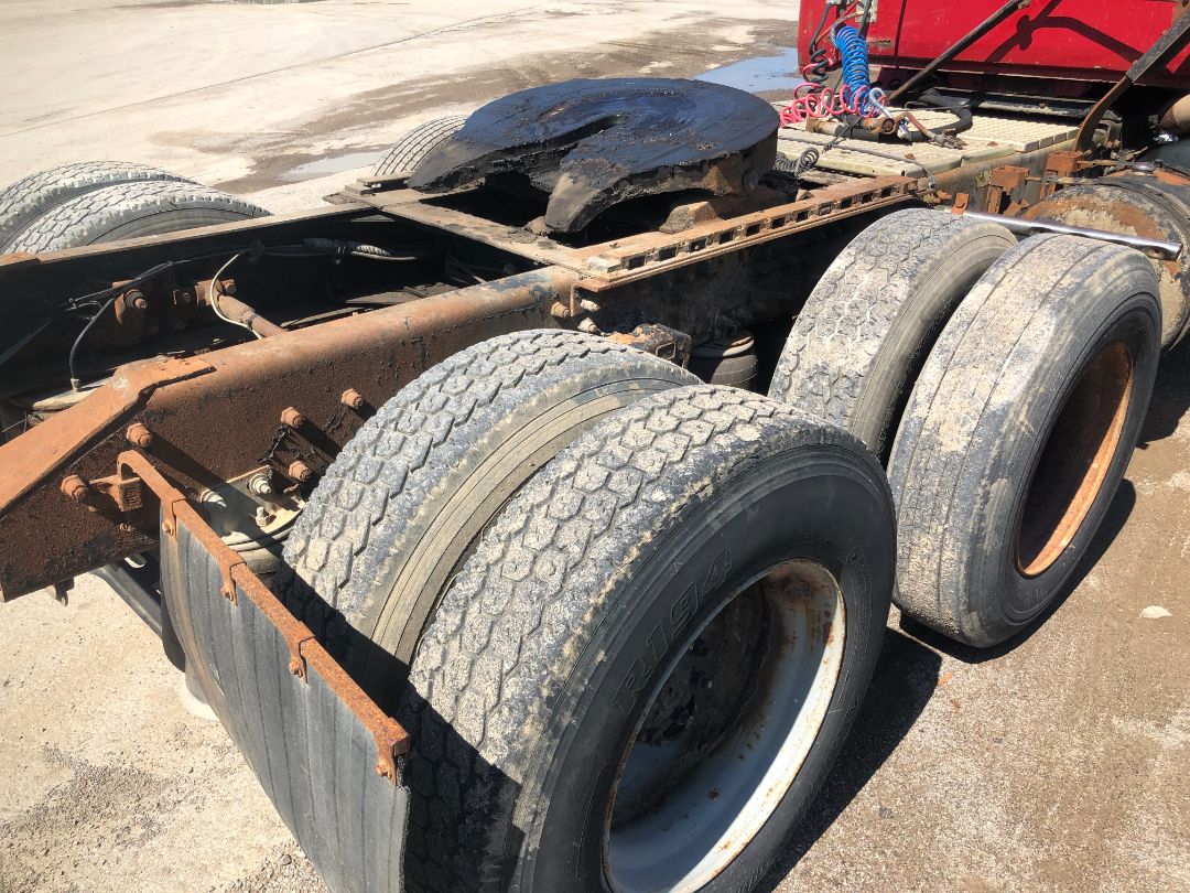 1996 VOLVO WG64 - Image 24